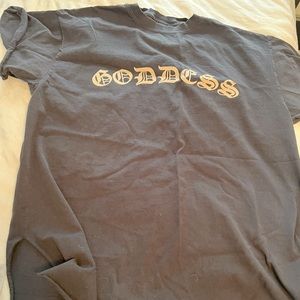 GODDESS SIDE SLIT TEE